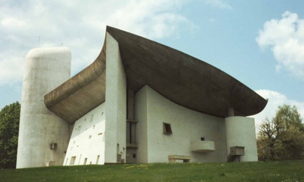 одно из зданий, построенных про проекту Ле Корбюзье