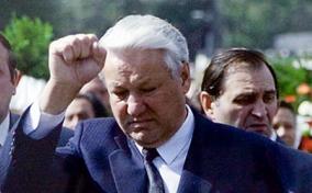 С Александром Коржаковым на митинге памяти погибших защитников Белого дома, 1991 год