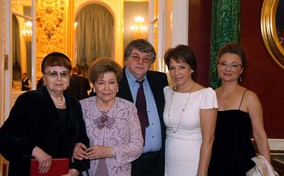 Наина Иосифовна, дочери Татьяна и Елена с четой Ширвиндтов