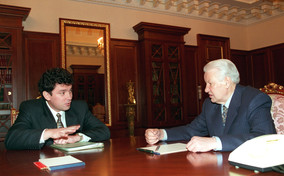 Борис Немцов и Борис Ельцин. Апрель 1997/ТАСС