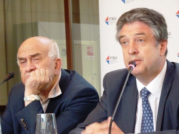 Научный руководитель Высшей школы экономики Евгений Ясин, заместитель директора Фонда Ельцина Евгений Волк