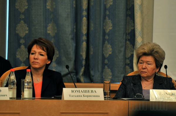 Татьяна Юмашева (слева) и Наина Иосифовна Ельцина
